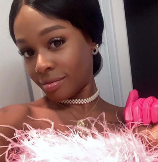 Azealia Banks causa polêmica ao desenterrar gato e cozinhar restos mortais