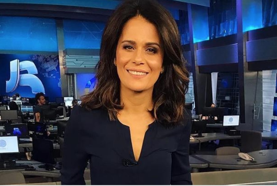 Adriana Araújo deixa Record após críticas a Bolsonaro