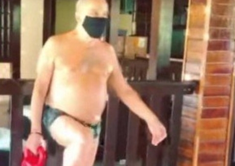 Isolado, Stênio Garcia malha em casa de sunga: 'tentando me manter vivo'