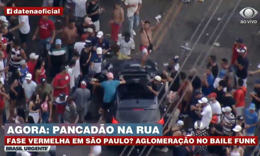 Ao vivo, homem mostra dedo do meio ao helicóptero de Datena; Ele rebateu