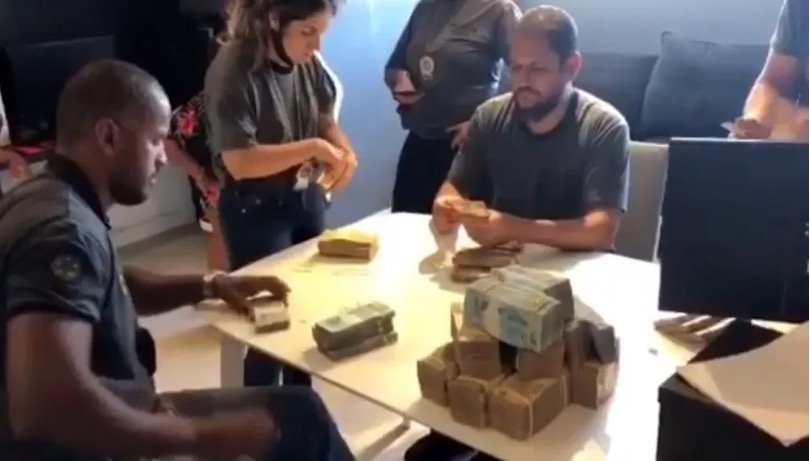 Polícia apreende R$ 470 mil na casa de Nego do Borel