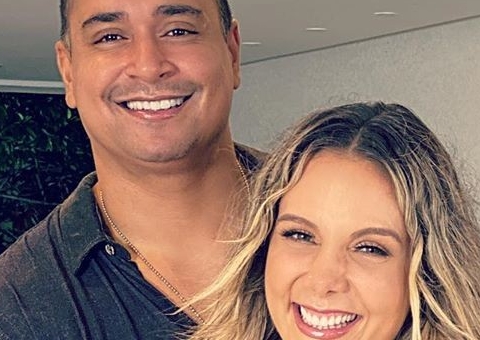 Filha de Carla Perez e Xanddy posa sexy com namorado gringo