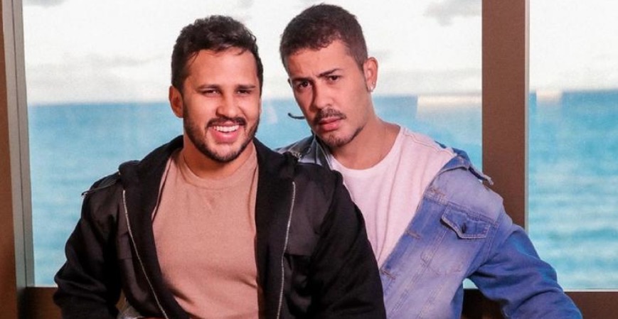 Carlinhos Maia exibe novo apartamento de luxo à beira-mar