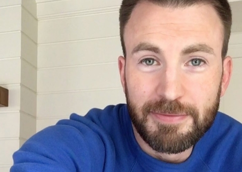 Chris Evans quebra o silêncio após postar nude sem querer no Instagram
