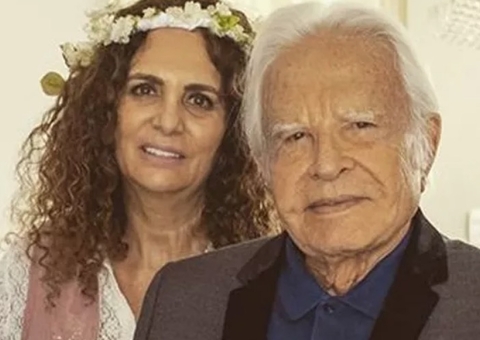 Cid Moreira e mulher renovam votos de casamento após 20 anos