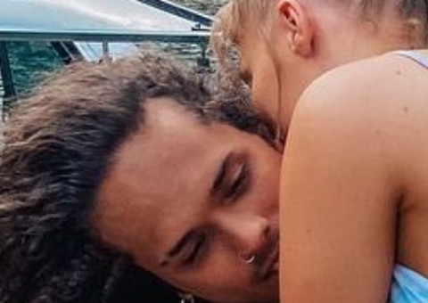 Com bumbum gigante e fio-dental, Luísa Sonza leva ‘amassos’ de Vitão