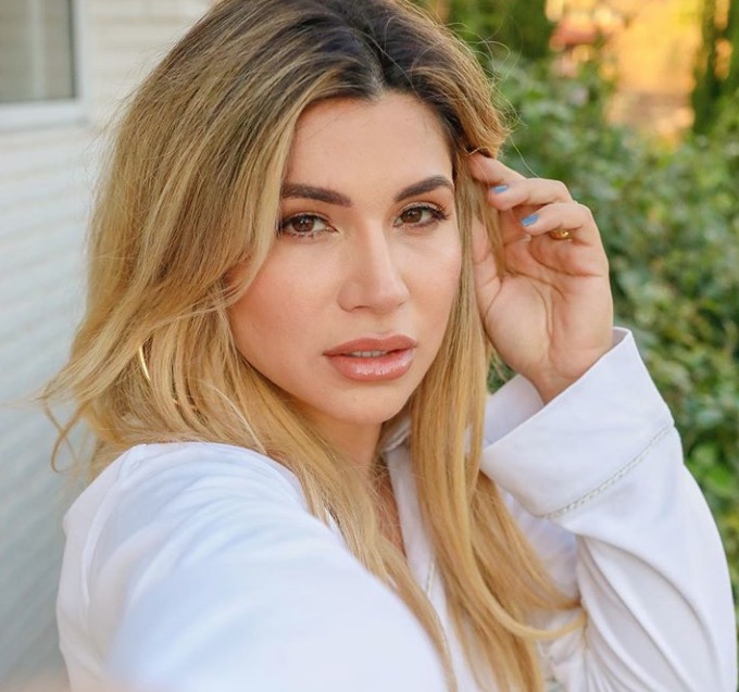 Ex-Mulher Samambaia Dani Souza é expulsa de piscina de hotel na Ucrânia 