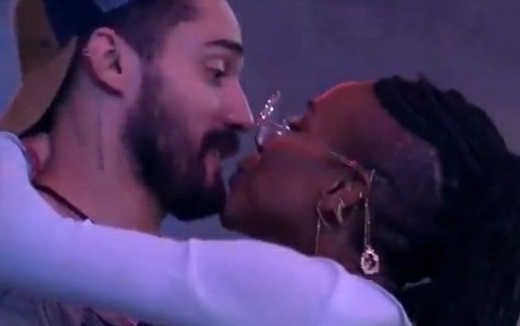 BBB21: Karol afirma que vai romper com Arcrebiano