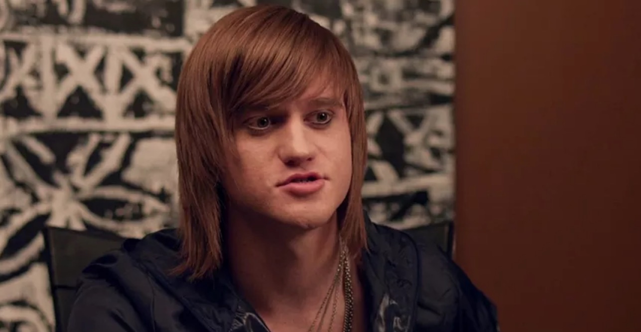 Ator de Minhas Mães e Meu Pai, Eddie Hassell, morre aos 30 anos 