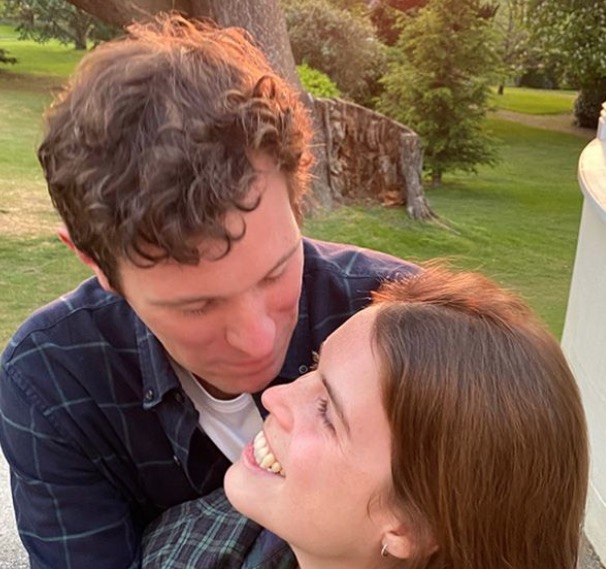 Princesa Eugenie, neta de Elisabeth II, está grávida de seu primeiro filho 