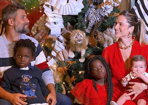 Giovanna Ewbank e Titi posam em lugar paradisíaco:‘sonho virando realidade'