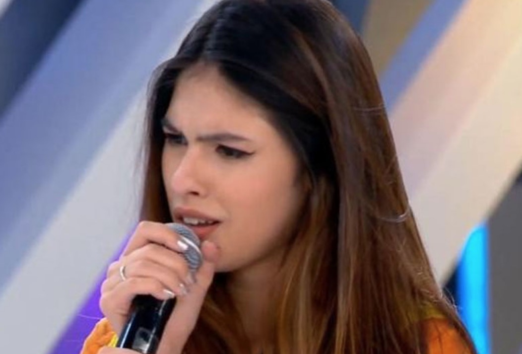 Atriz de Carrossel passa mal no 'Domingo Legal' e vai para o ambulatório