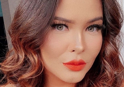 Geisy Arruda deixa seios fartos em evidência ao posar com look coladinho