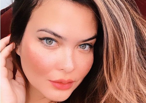 De fio-dental e topless, Geisy Arruda faz ensaio natalino provocante 