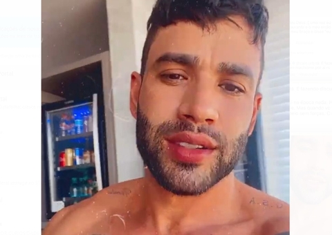 Gusttavo Lima ostenta 'tanquinho' em fim de semana com filhos 