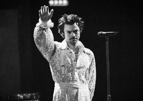 Harry Styles estreia clipe de ‘Treat People with Kindness’; Confira