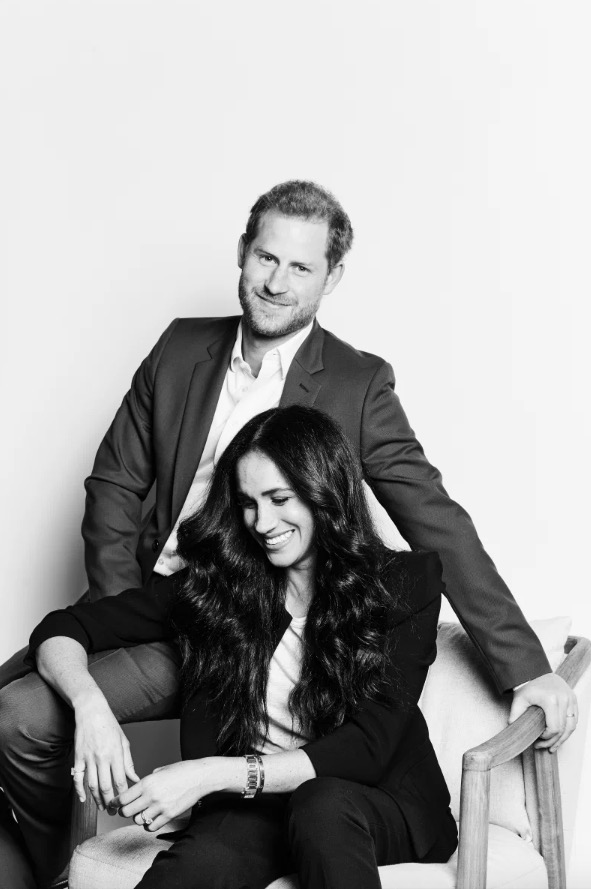 Meghan Markle aparece com relógio da princesa Diana em foto com Harry