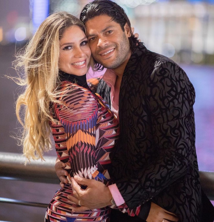 Jogador Hulk Paraíba tatua nome da noiva na costela