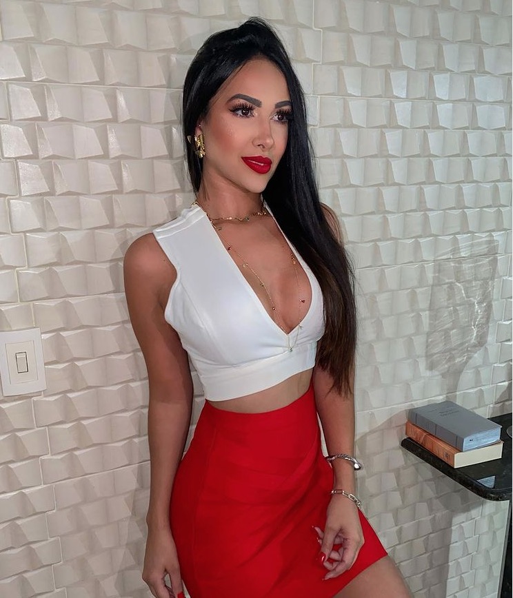 Influencer Liliane Amorim está em estado grave após lipoaspiração