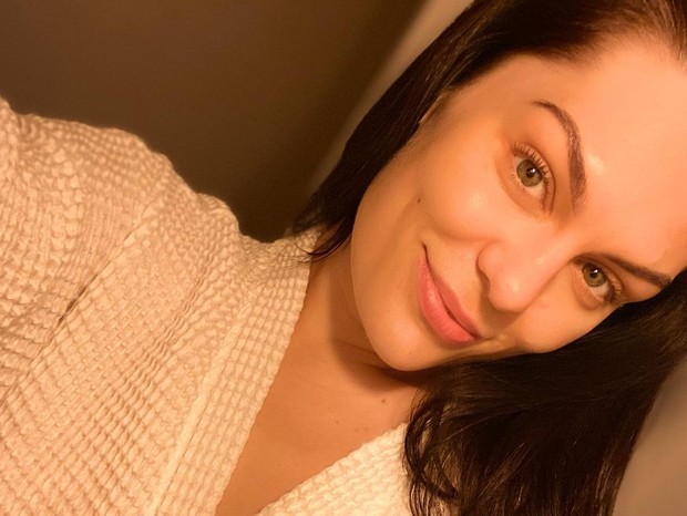 Jessie J descobre doença após acordar sem audição 