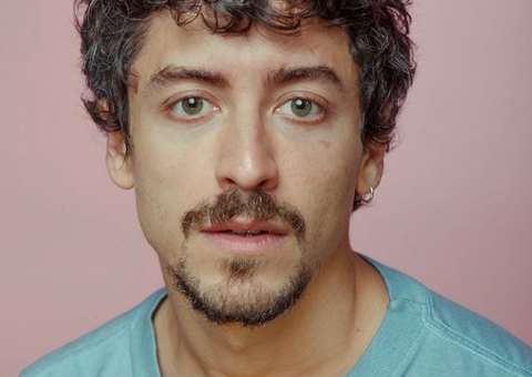 Jesuíta Barbosa faz rara declaração ao namorado, Fábio Audi