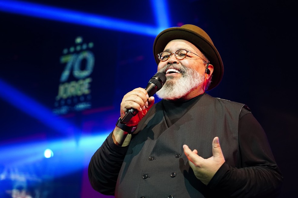 Jorge Aragão deixa hospital após 12 dias internado com Covid-19 