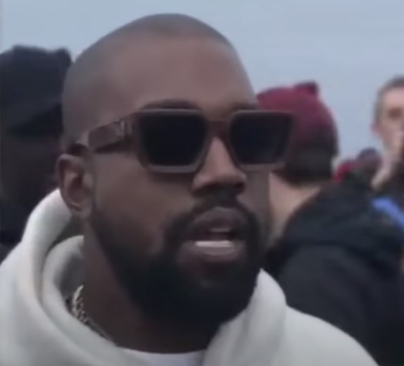Kanye West tem conta no Twitter suspensa após polêmicas