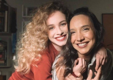 Atrizes Maria Maya e Laryssa Ayres terminam namoro