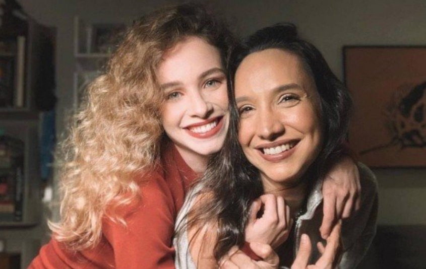 Atrizes Maria Maya e Laryssa Ayres terminam namoro