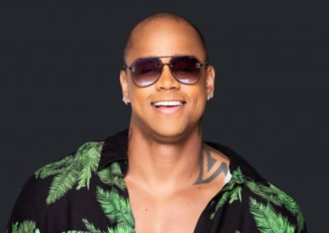 Léo Santana surge loiro e agradece apoio após morte do pai 