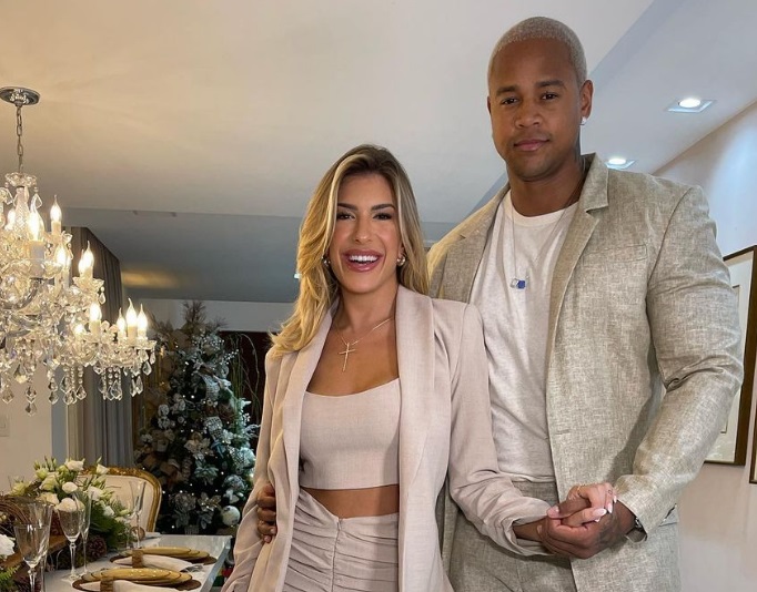 Léo Santana e Lore Improta definem data para casamento: e está perto!