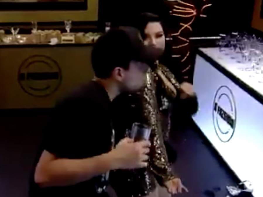 A Fazenda: Lucas Maciel aperta bumbum de Raissa e é acusado de assédio