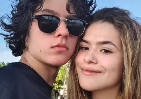 Com namorado ao fundo, Maisa posta vídeo rebolando ao som de funk