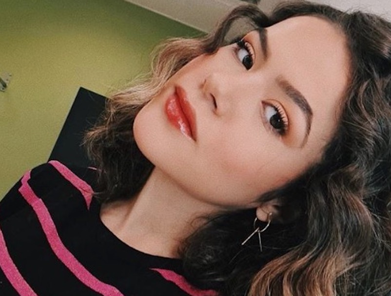 Com namorado ao fundo, Maisa posta vídeo rebolando ao som de funk