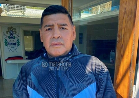 Maradona tem hemorragia no cérebro e vai passar por cirurgia 