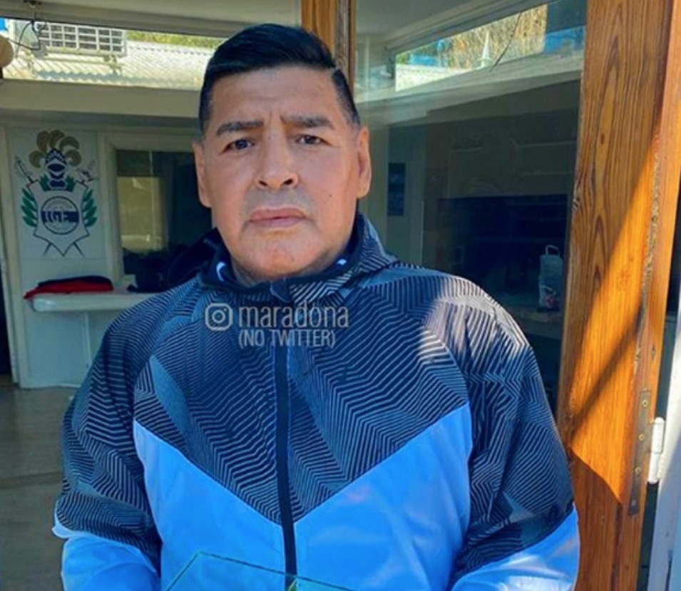 Maradona tem hemorragia no cérebro e vai passar por cirurgia 