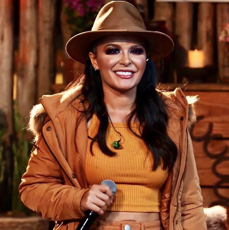 Maraísa aparece com rosto diferente e fãs criticam: 'tá muito estranha'