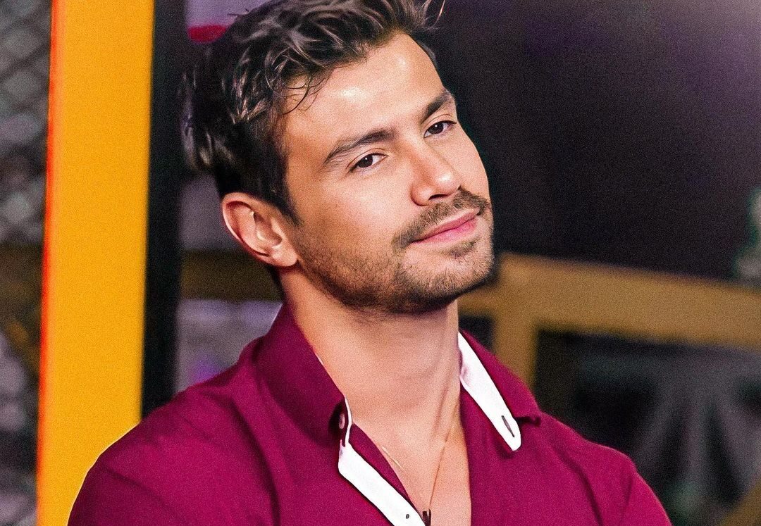 Ao vivo, apresentador da Record pede votos para Mariano ficar em A Fazenda