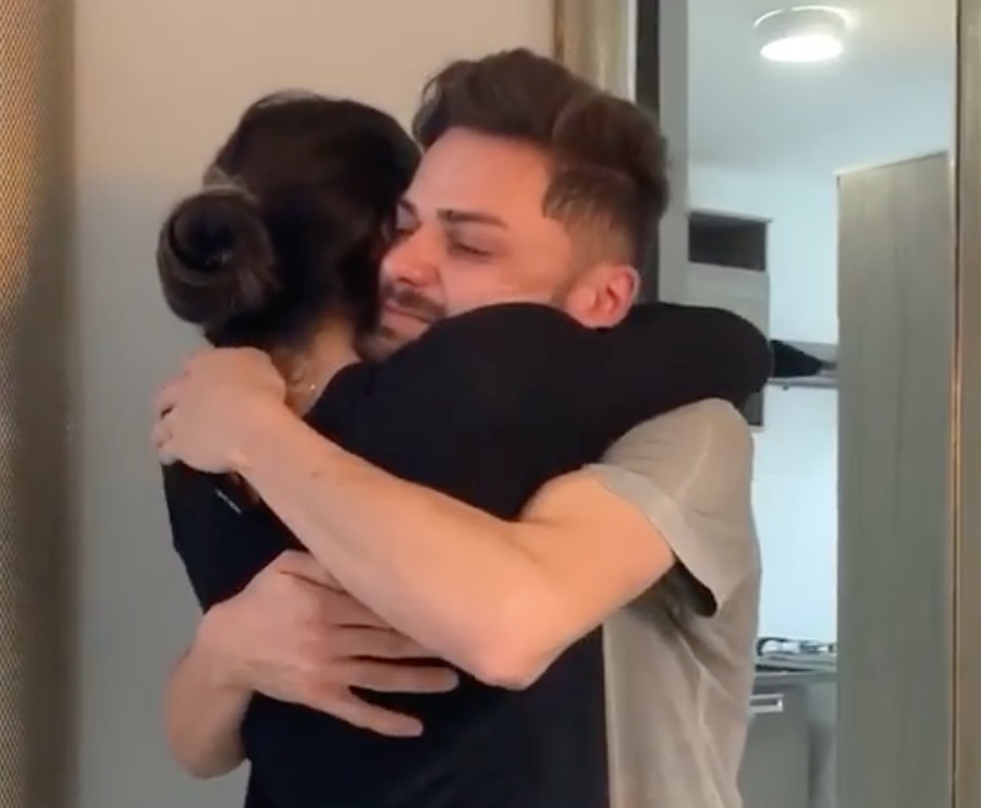 Mayra Cardi dá apartamento mobiliado de presente para funcionário: 'te amo'