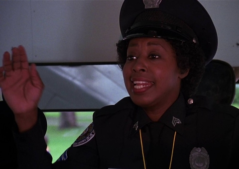 Morre atriz Marion Ramsey, conhecida por papel em 'Loucademia de Polícia'