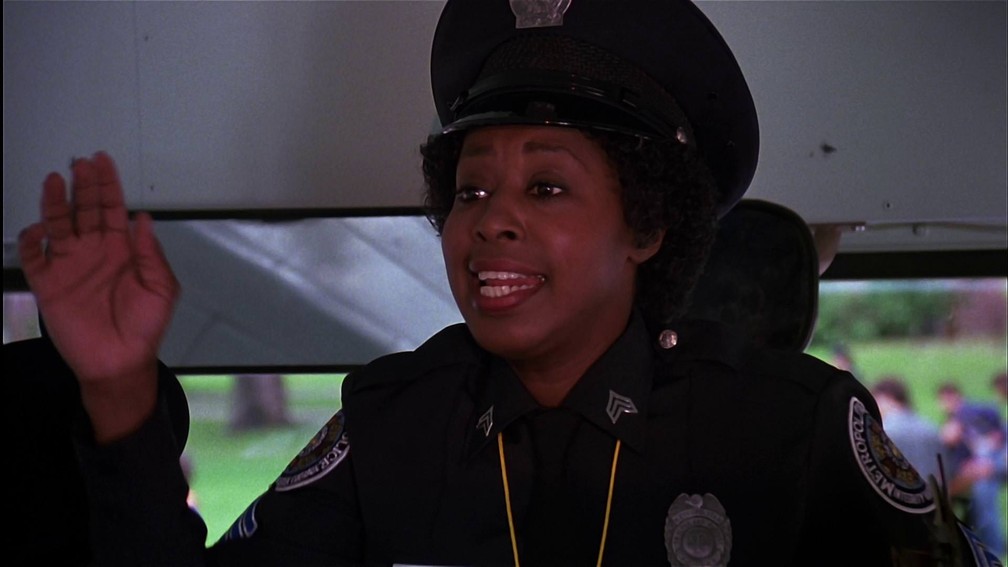 Morre atriz Marion Ramsey, conhecida por papel em 'Loucademia de Polícia'