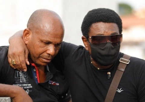 'Estou metendo o pé do país', diz Neguinho da Beija-Flor após morte de neto