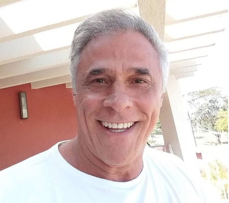 Ator Oscar Magrini revela que Globo tinha ‘quartinho do pó e do c*’ 