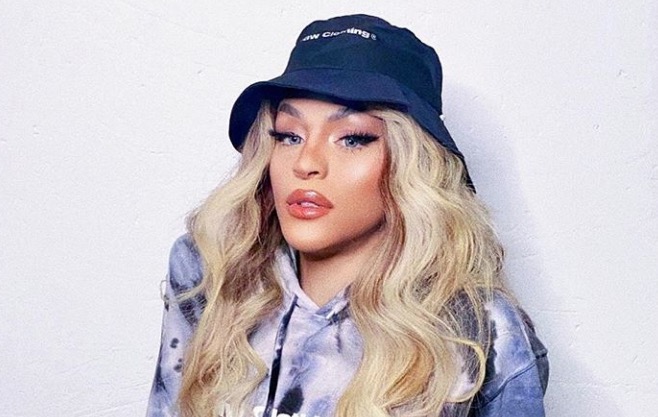 Pabllo Vittar empina bumbum de fio-dental: 'selvagem'