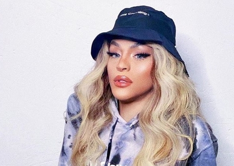 Pabllo Vittar empina bumbum de fio-dental: 'selvagem'