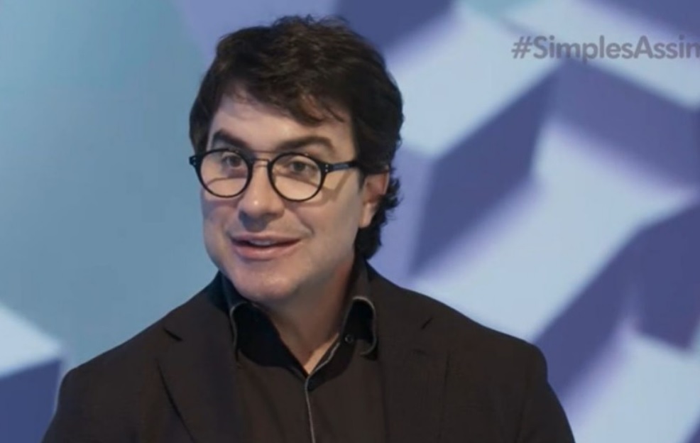 Padre Fábio de Melo surge diferente e internautas suspeitam de harmonização