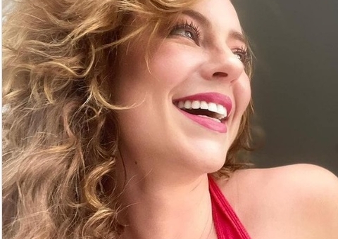 Paolla Oliveira posta vídeo rebolando de vestidinho e internet pira