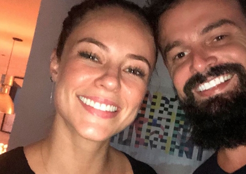 Paolla Oliveira e namorado são vistos usando aliança 