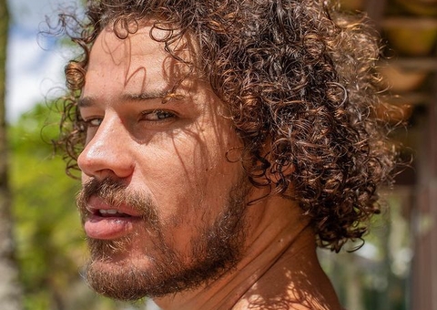 José Loreto é flagrado na maior pegação em rua de Ipanema; Veja vídeo 