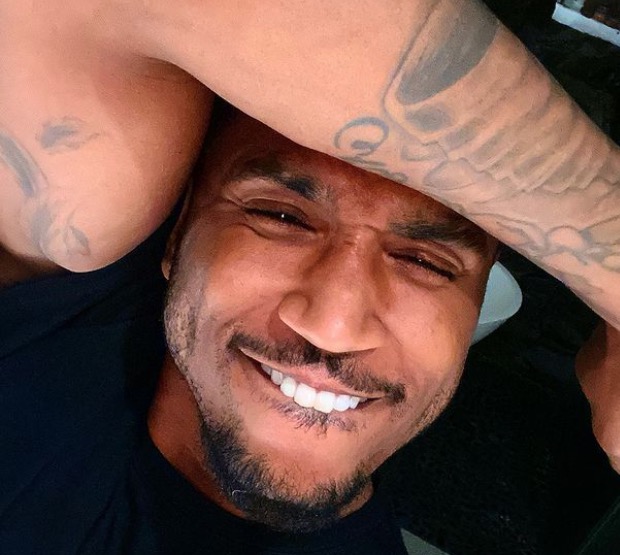 Após ser curado da Covid, cantor dá festa para 500 pessoas em boate